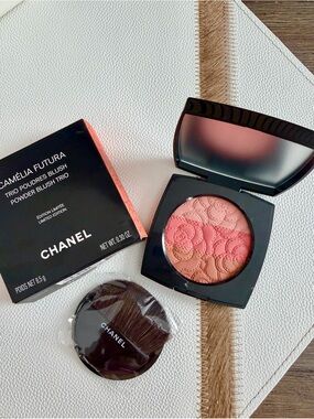 CHANEL Camélia Futura Powder Blush Trio - Coral & Pink